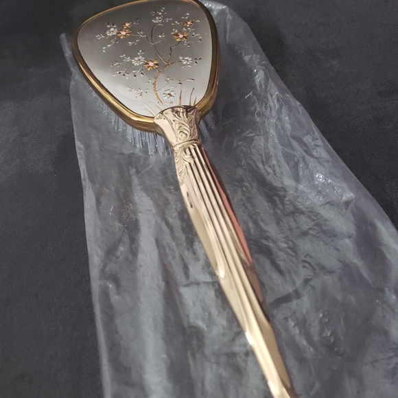 Vintage vanity hand mirror/brush set - Picture 3 of 10